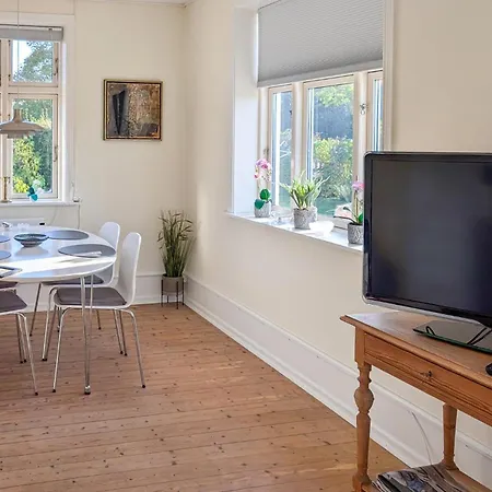 2 Bedroom Cozy In Holiday home